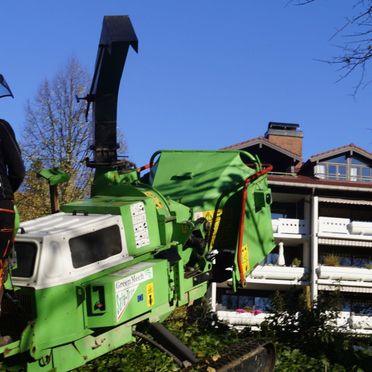 Bilde av arbeider med Greenmech Beltekvern