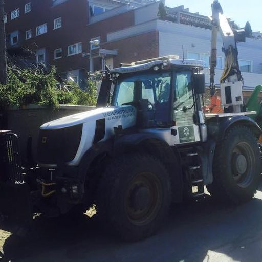 Bilde av traktorkvern bak traktor